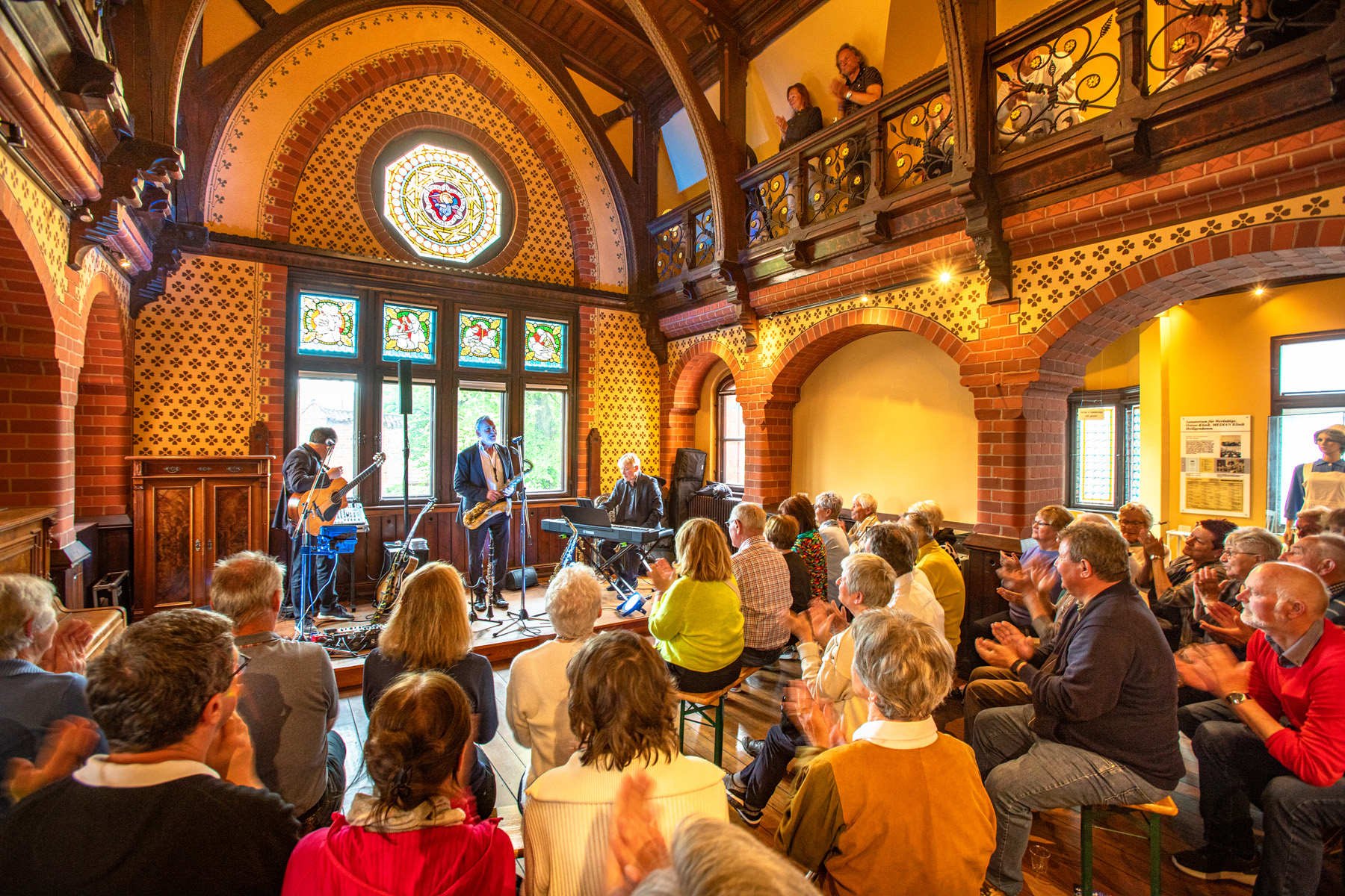 Auftritt des Pasternack-Trios im Festsaal des Stadt- und Bädermuseums im Mai 2025